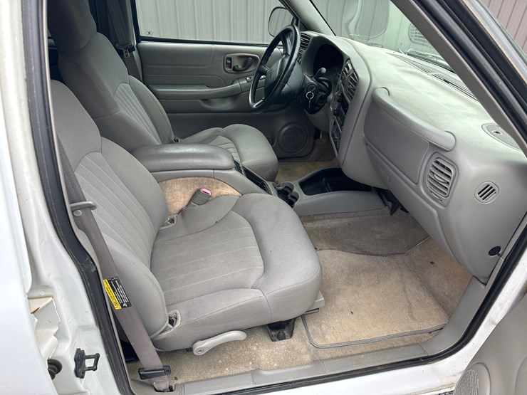 2004-chevrolet-blazer-image-5