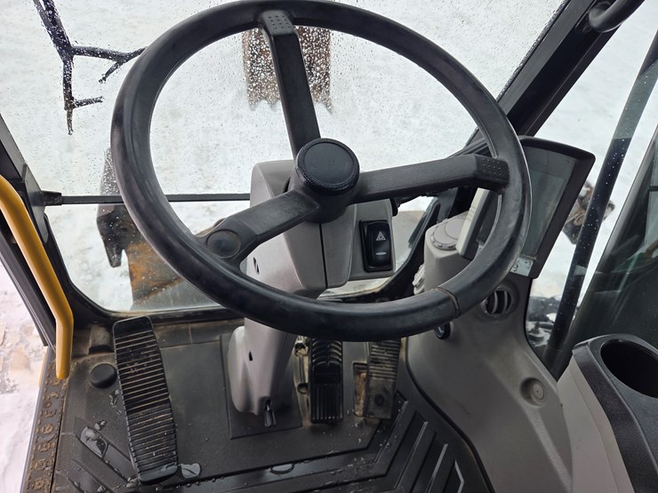 2010-volvo-ew180c-image-59