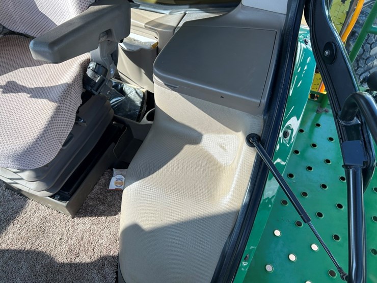 2015-john-deere-r4030-image-48