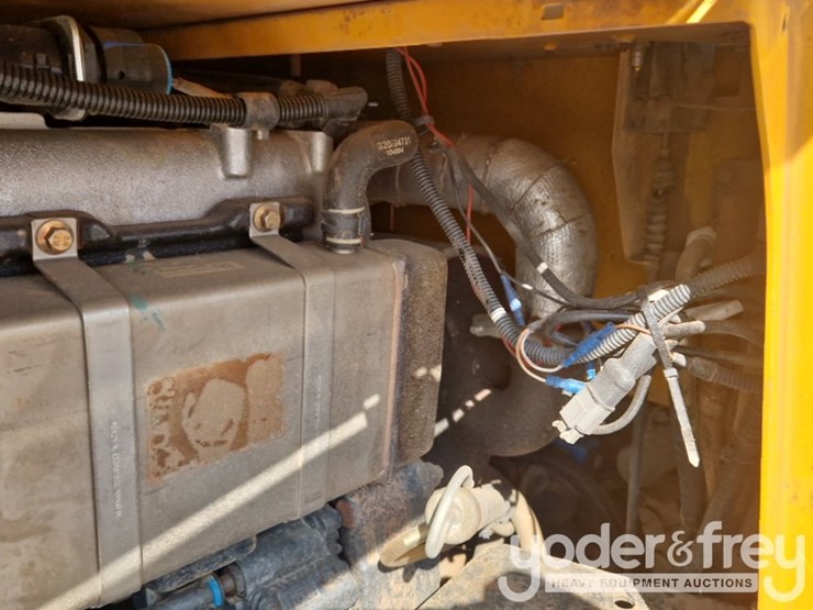 2015-jcb-6tst-image-30