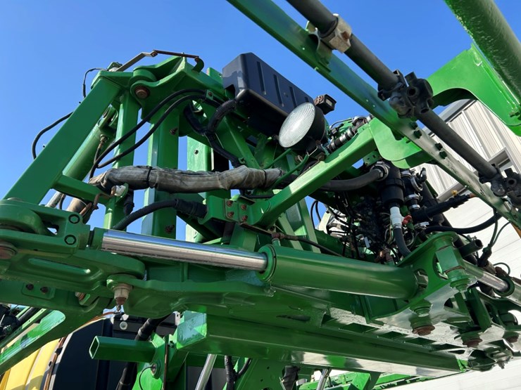 2015-john-deere-r4030-image-42