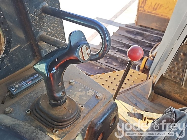 2017-deere-700k-lgp-image-29