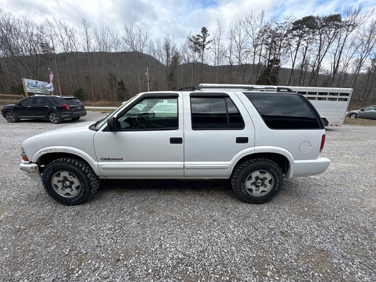 2004-chevrolet-blazer-image-1