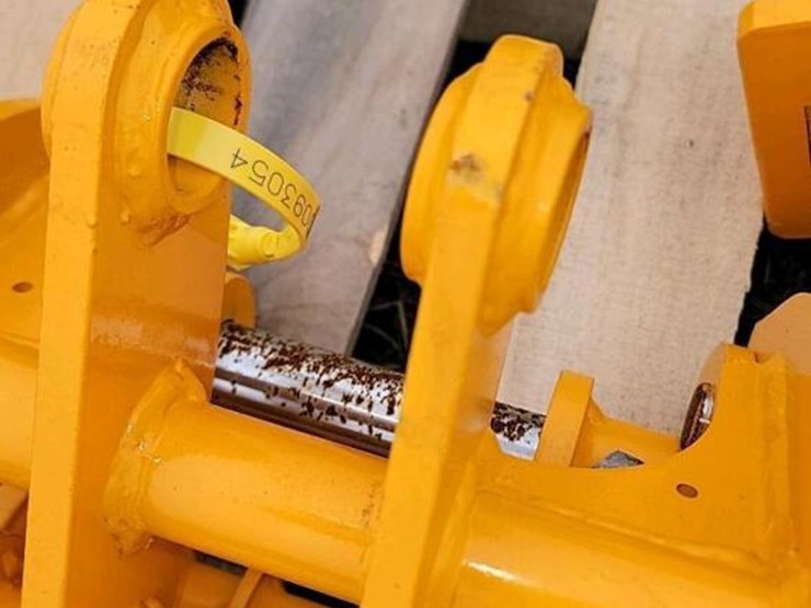 cat-203-rake,-ripper,-grapple-image-2