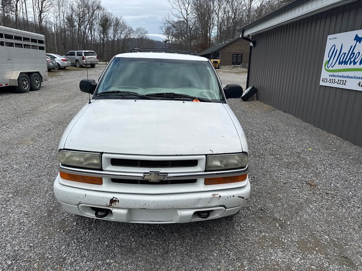 2004-chevrolet-blazer-image-2