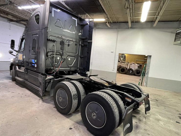 #6224-•-2022-freightliner-cascadia-semi-truck-(title-in-delay)-image-7