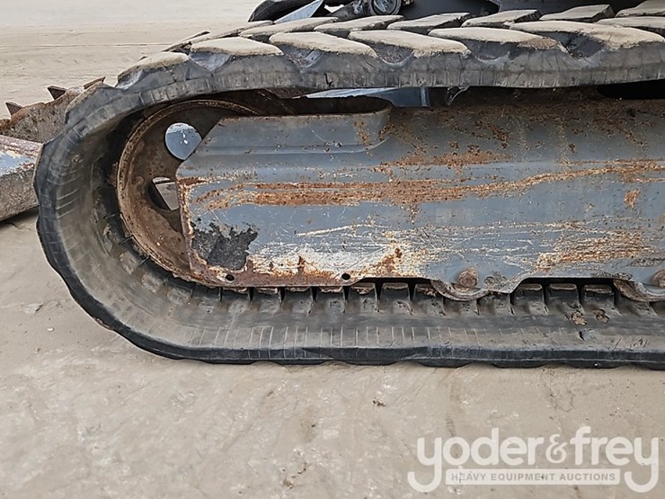 2020-takeuchi-tb240-image-22