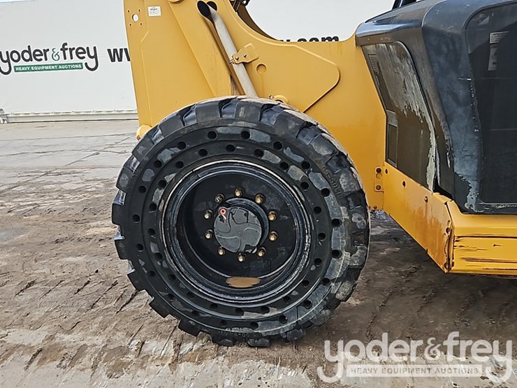 2017-caterpillar-tl642d-image-8