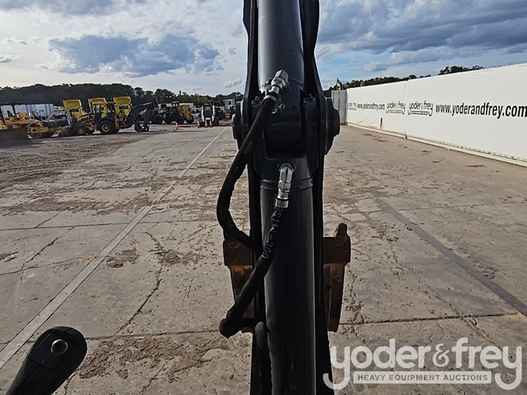 2017-deere-310sl-image-45