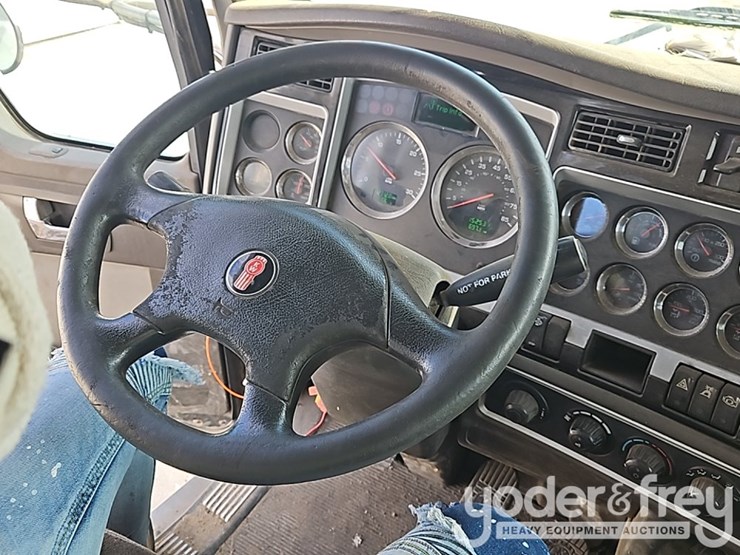 2011-kenworth-t470-image-28