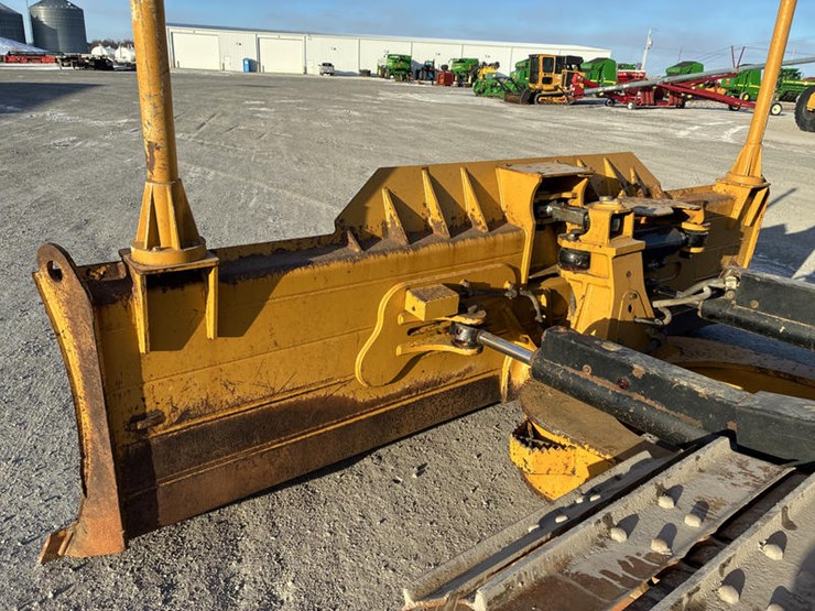 2016-caterpillar-d6n-lgp-image-16