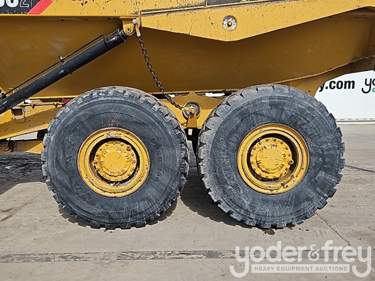 2016-caterpillar-725c2-image-16
