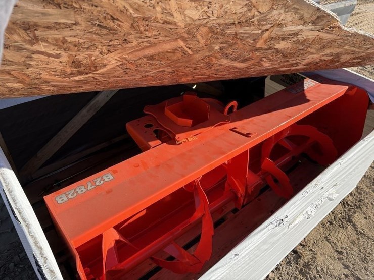 new-kubota-b2782b-snow-blower-image-3
