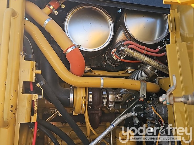 2018-caterpillar-12m3-image-24