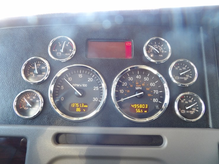 2022-peterbilt-389-image-42