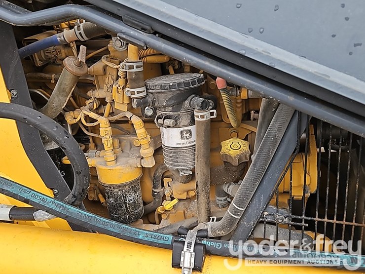 2015-deere-410l-image-28