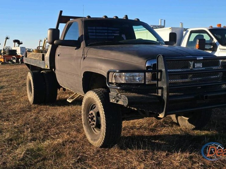 2001-dodge-4wd-flatbed-truck,-s/n-3b7kf26631m286813:-5.9l-diesel,-5-sp.,-tool-box,-5th-wheel-hitch,-odometer-shows-288k-mi.-image-1