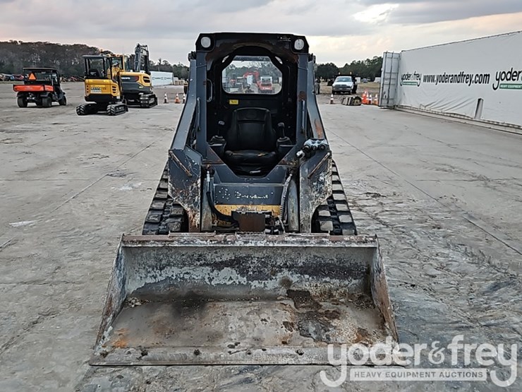 2019-deere-317g-image-11