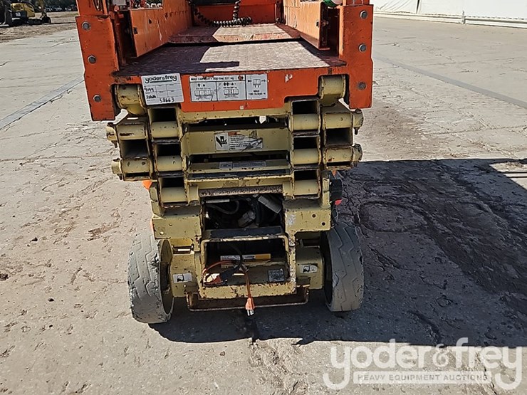 2016-jlg-1930es-image-12