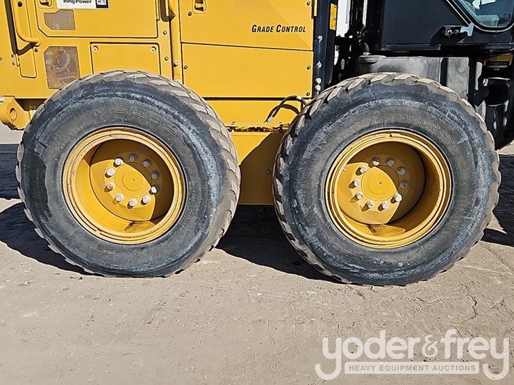 2019-caterpillar-12m3-image-8