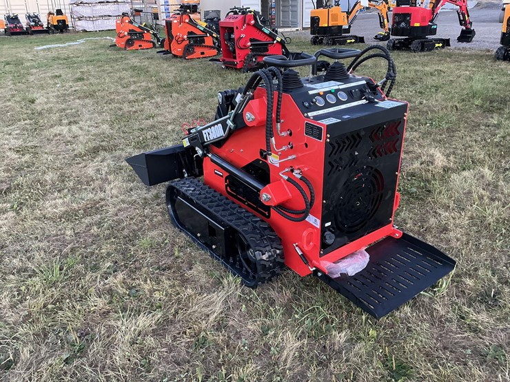 #1010-•-unused,-future,-skid-steer-loader-ft380r-image-3
