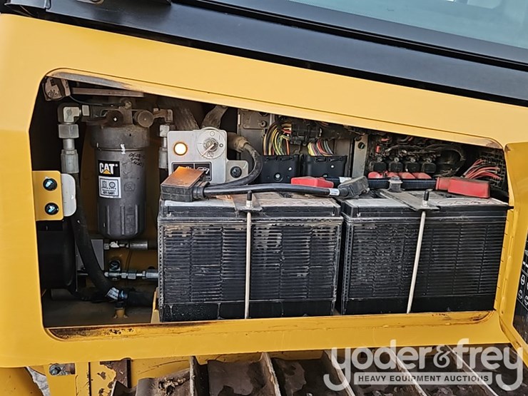 2022-caterpillar-d1-image-23