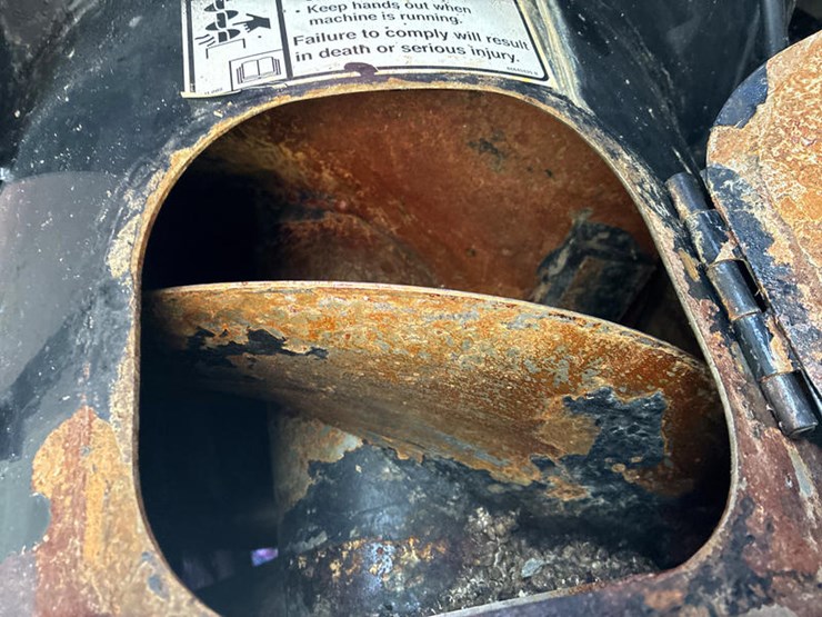 2010-case-ih-6088-image-83