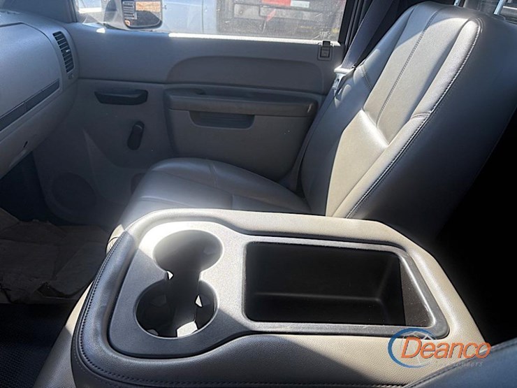 2011-chevrolet-silverado-3500-image-11