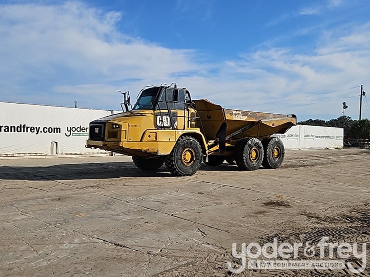 2016-caterpillar-725c2-image-2