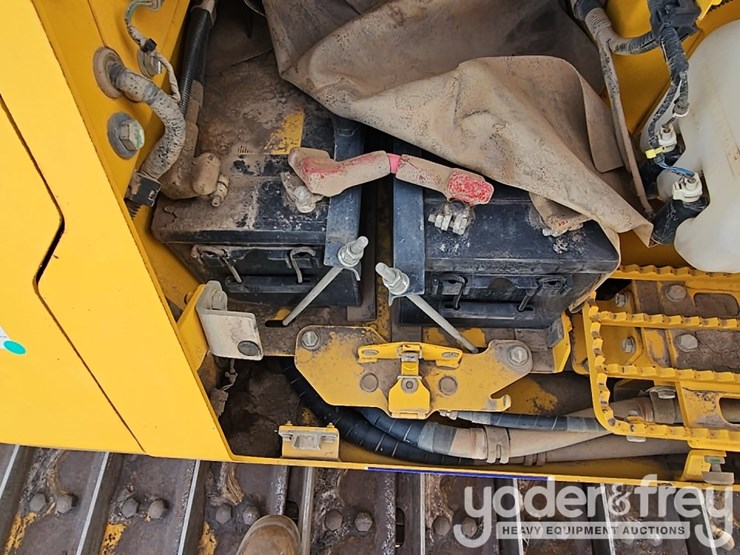 2023-komatsu-d61px-24-image-38