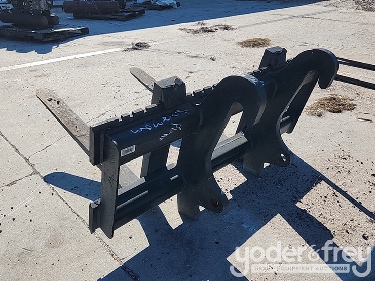 48"-forks-to-suit-cat-420-backhoe-image-4