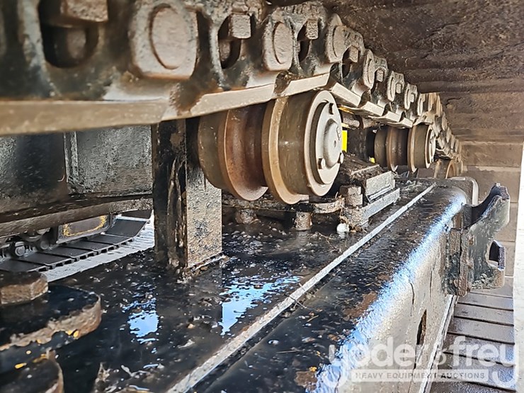 2019-caterpillar-352fl-image-12