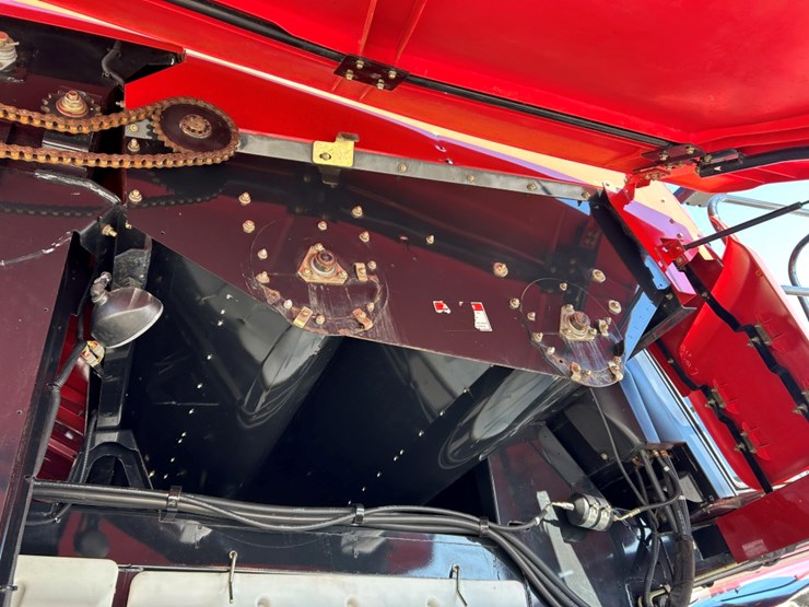 2007-case-ih-7010-image-90