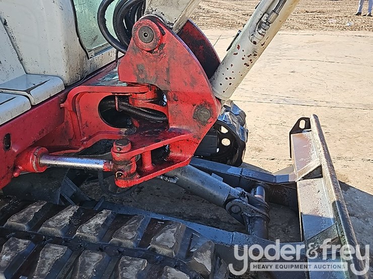 2012-takeuchi-tb250-image-14