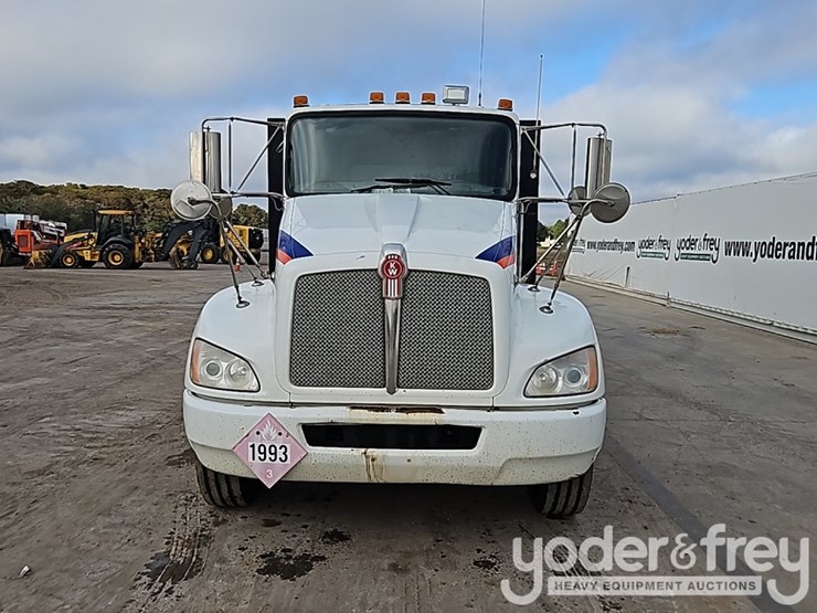 2014-kenworth-t300-image-10