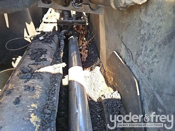 2012-caterpillar-ap-1055e-image-31