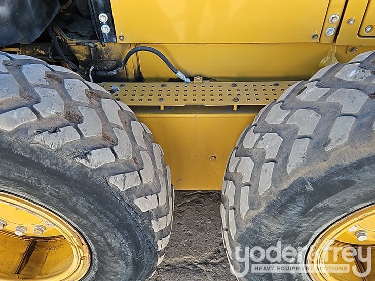 2019-caterpillar-12m3-image-26