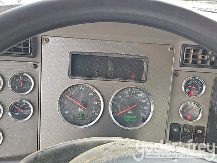 2014-kenworth-t300-image-28