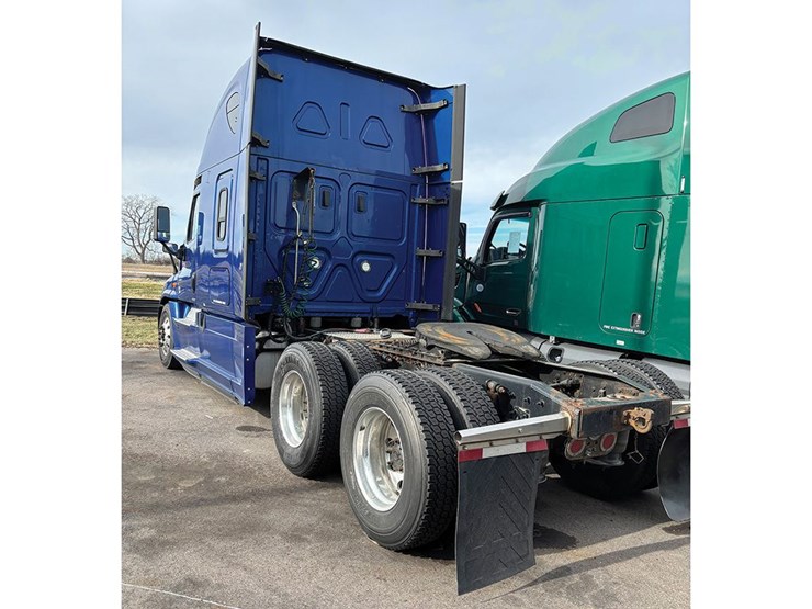 2019-freightliner-cascadia-125-image-4