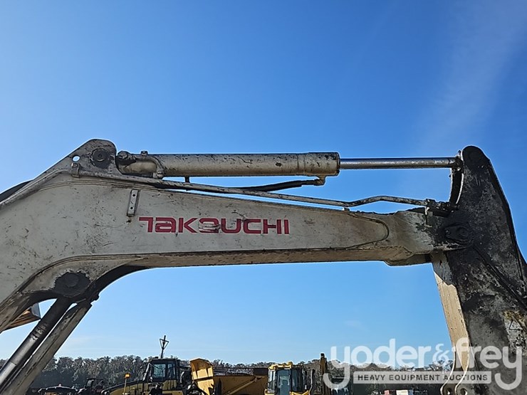 2012-takeuchi-tb250-image-16