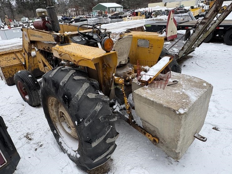 international-industrial-loader-tractor-image-5