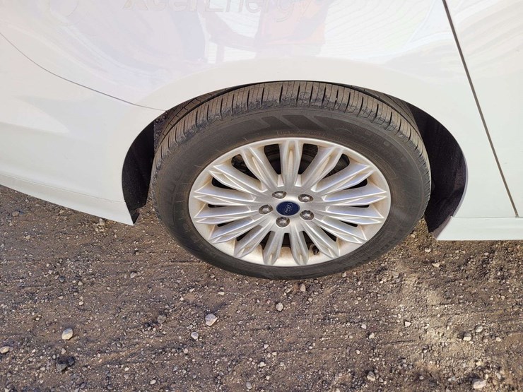 2016-ford-fusion-se-luxury-energi-sedan-4d-image-19