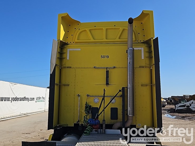 2024-peterbilt-579-image-19