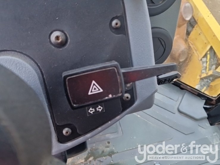 2011-caterpillar-cp64-image-20