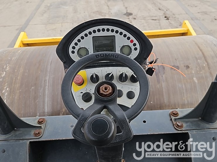 2017-bomag-bw211d-5-image-24
