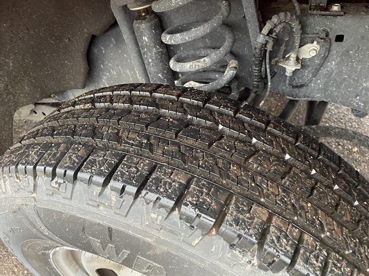 2021-ford-f350-xl-image-15