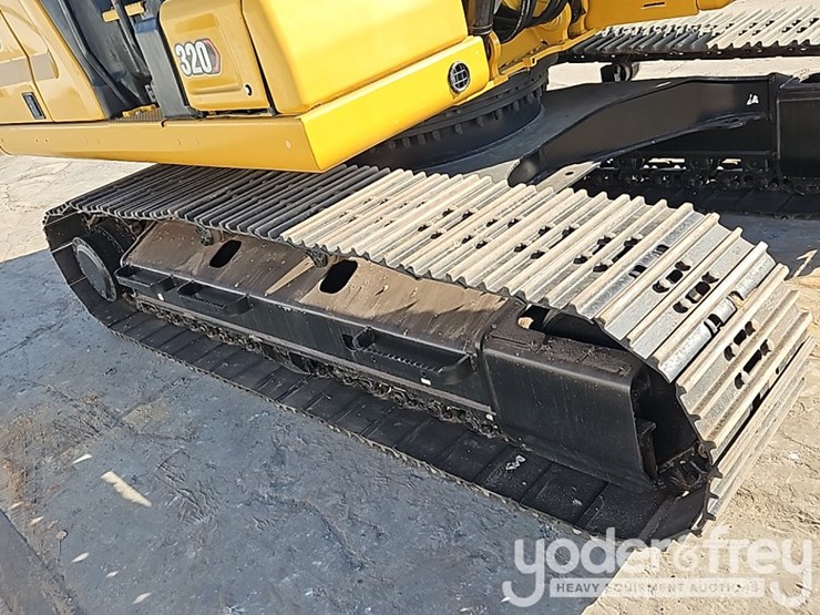 2020-caterpillar-320-image-14