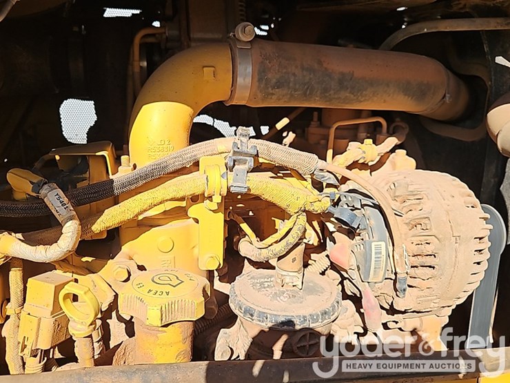 2018-deere-700k-lgp-image-28