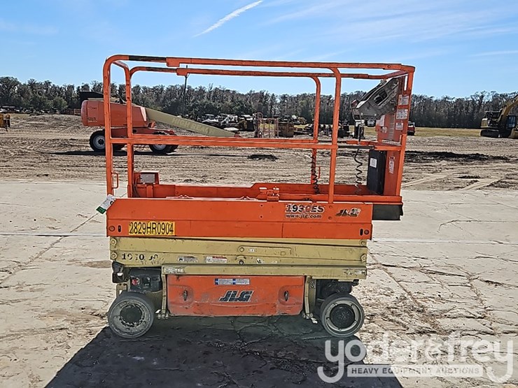 2016-jlg-1930es-image-5