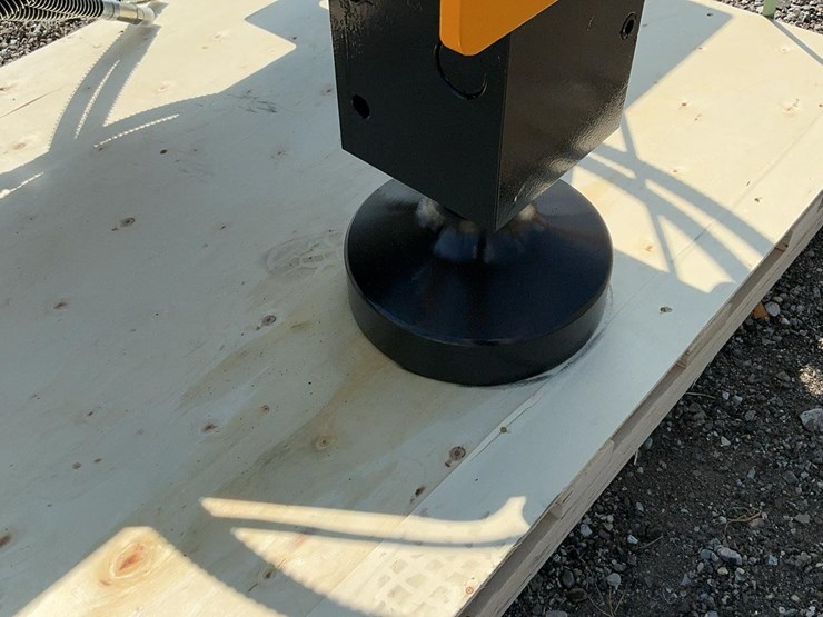 2025-new-holland-l213-image-9